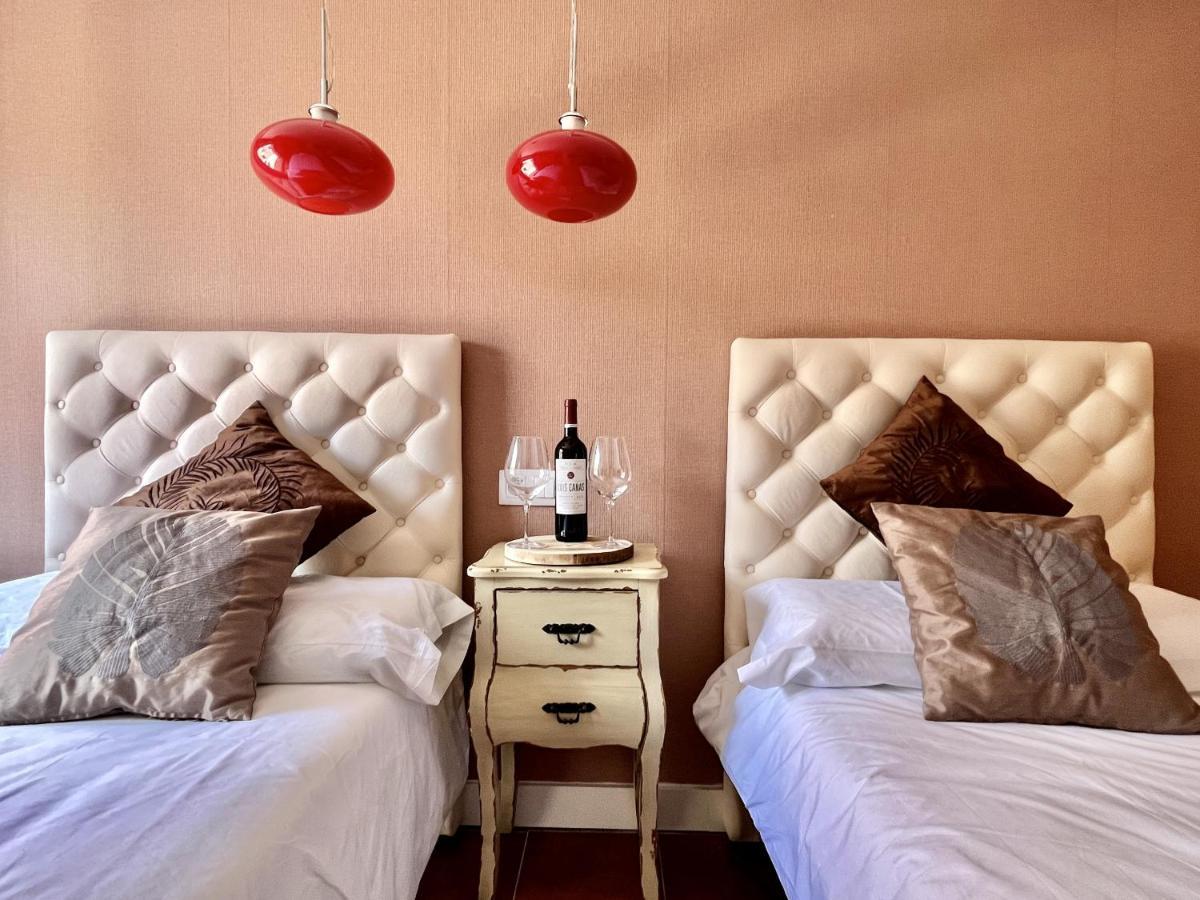 Hostal Nomadas By Gloove Villalba de la Sierra Esterno foto