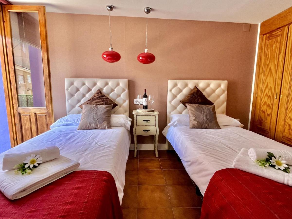 Hostal Nomadas By Gloove Villalba de la Sierra Esterno foto