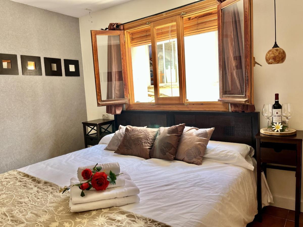Hostal Nomadas By Gloove Villalba de la Sierra Esterno foto