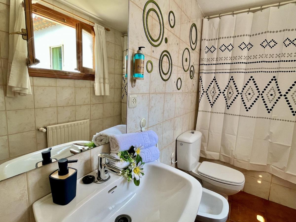Hostal Nomadas By Gloove Villalba de la Sierra Esterno foto