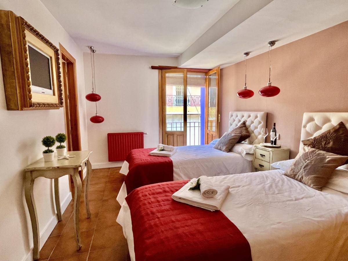 Hostal Nomadas By Gloove Villalba de la Sierra Esterno foto