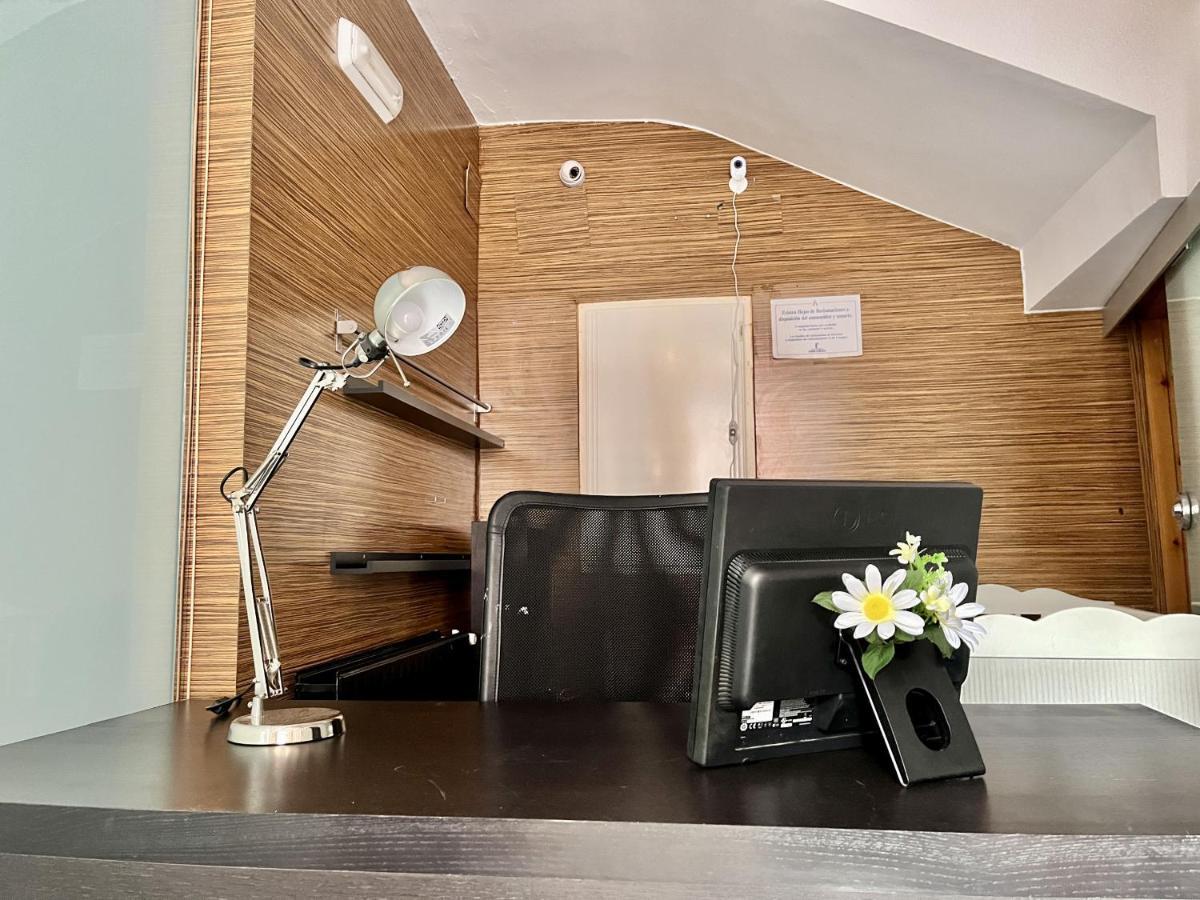 Hostal Nomadas By Gloove Villalba de la Sierra Esterno foto