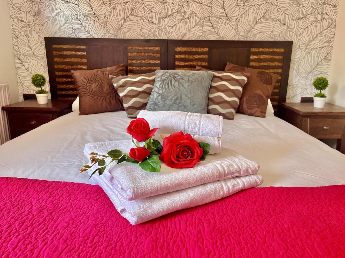Hostal Nomadas By Gloove Villalba de la Sierra Esterno foto