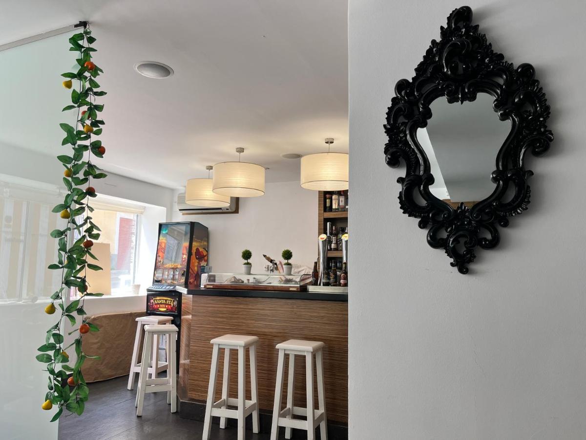 Hostal Nomadas By Gloove Villalba de la Sierra Esterno foto