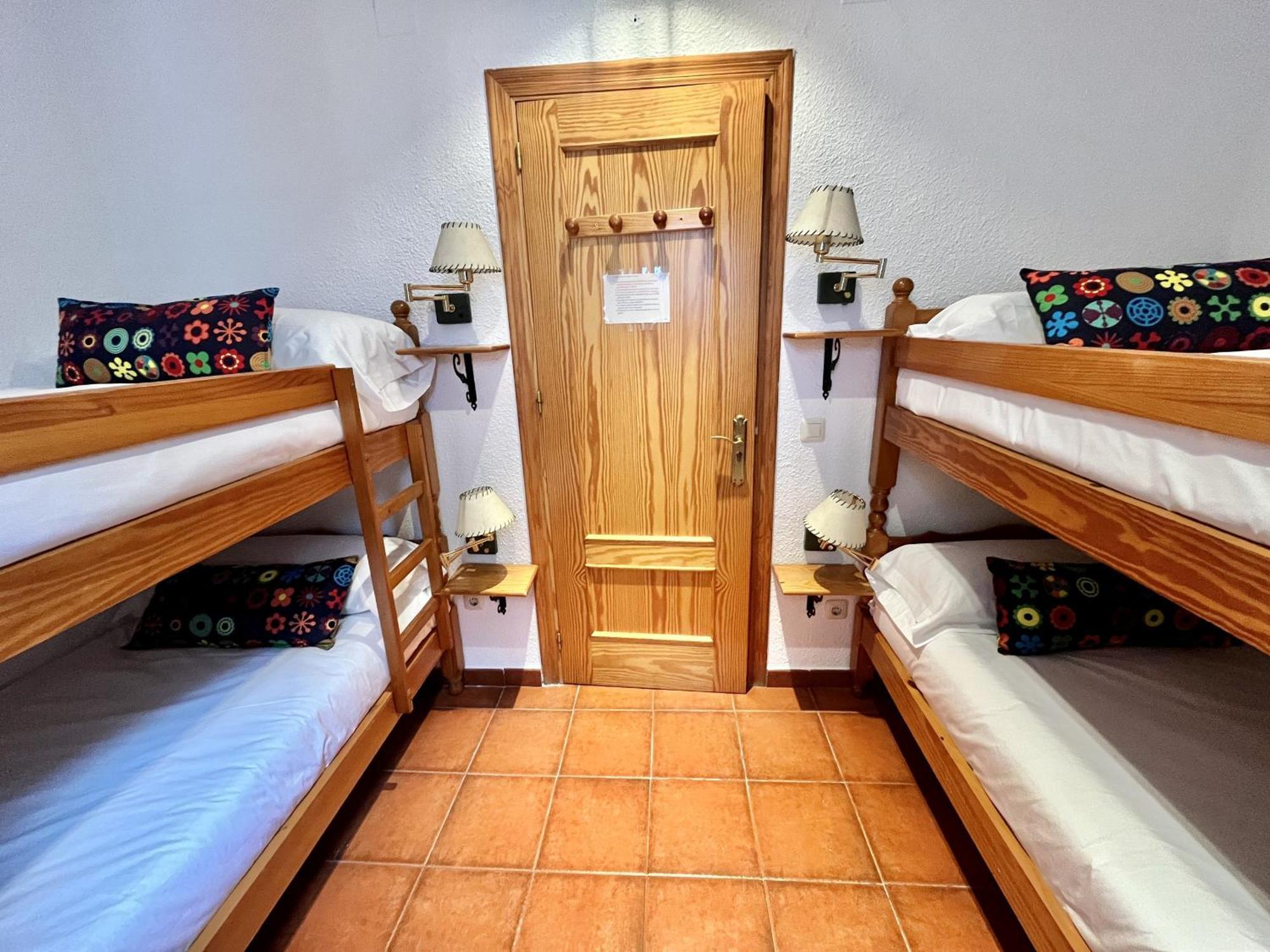 Hostal Nomadas By Gloove Villalba de la Sierra Esterno foto