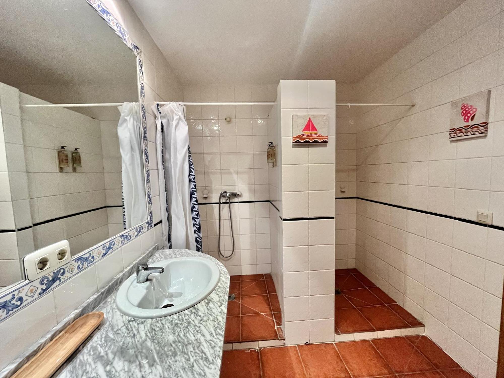 Hostal Nomadas By Gloove Villalba de la Sierra Esterno foto