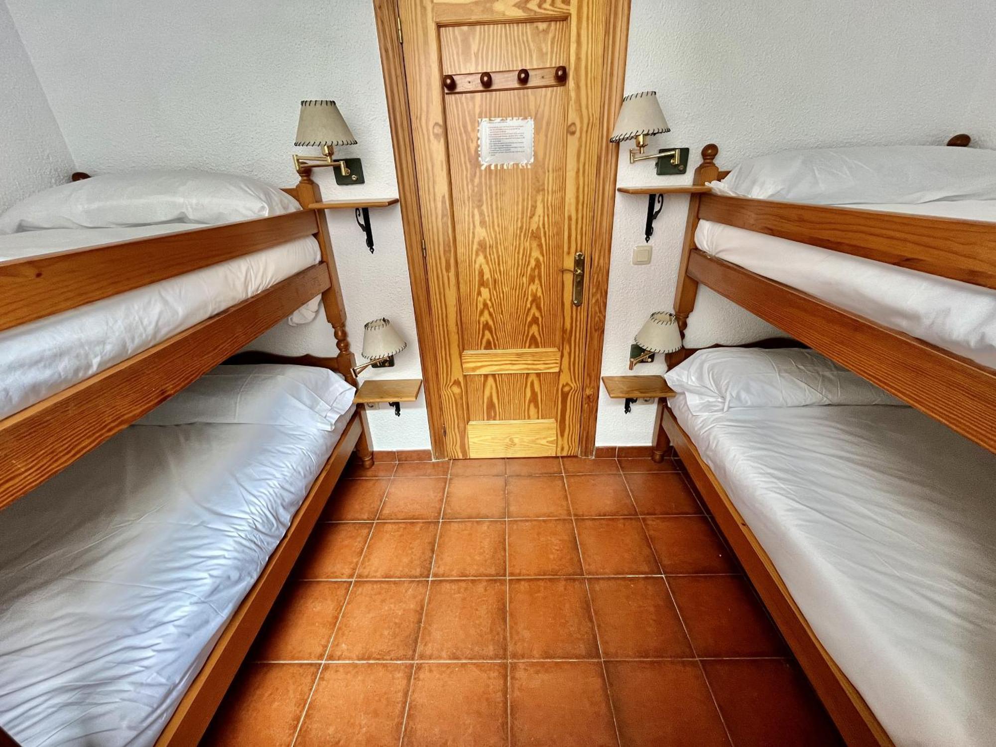 Hostal Nomadas By Gloove Villalba de la Sierra Esterno foto